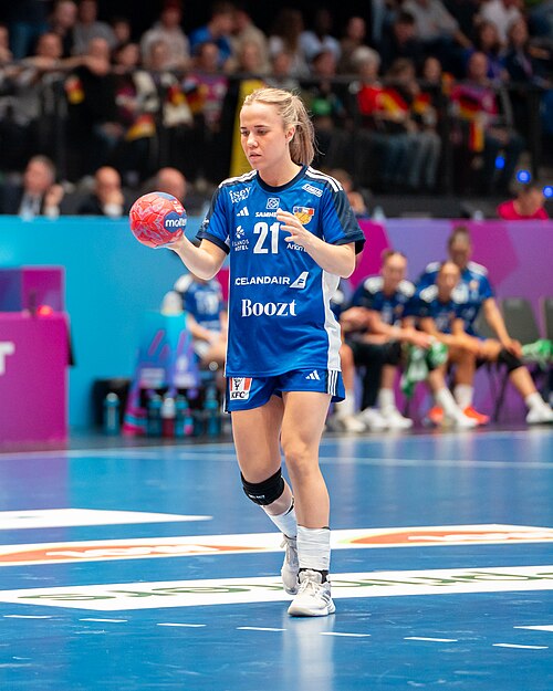 Sandra Erlingsdottir (21, Island)