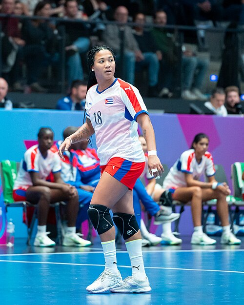 Lorena Aide Tellez Delgado (18, Kuba)