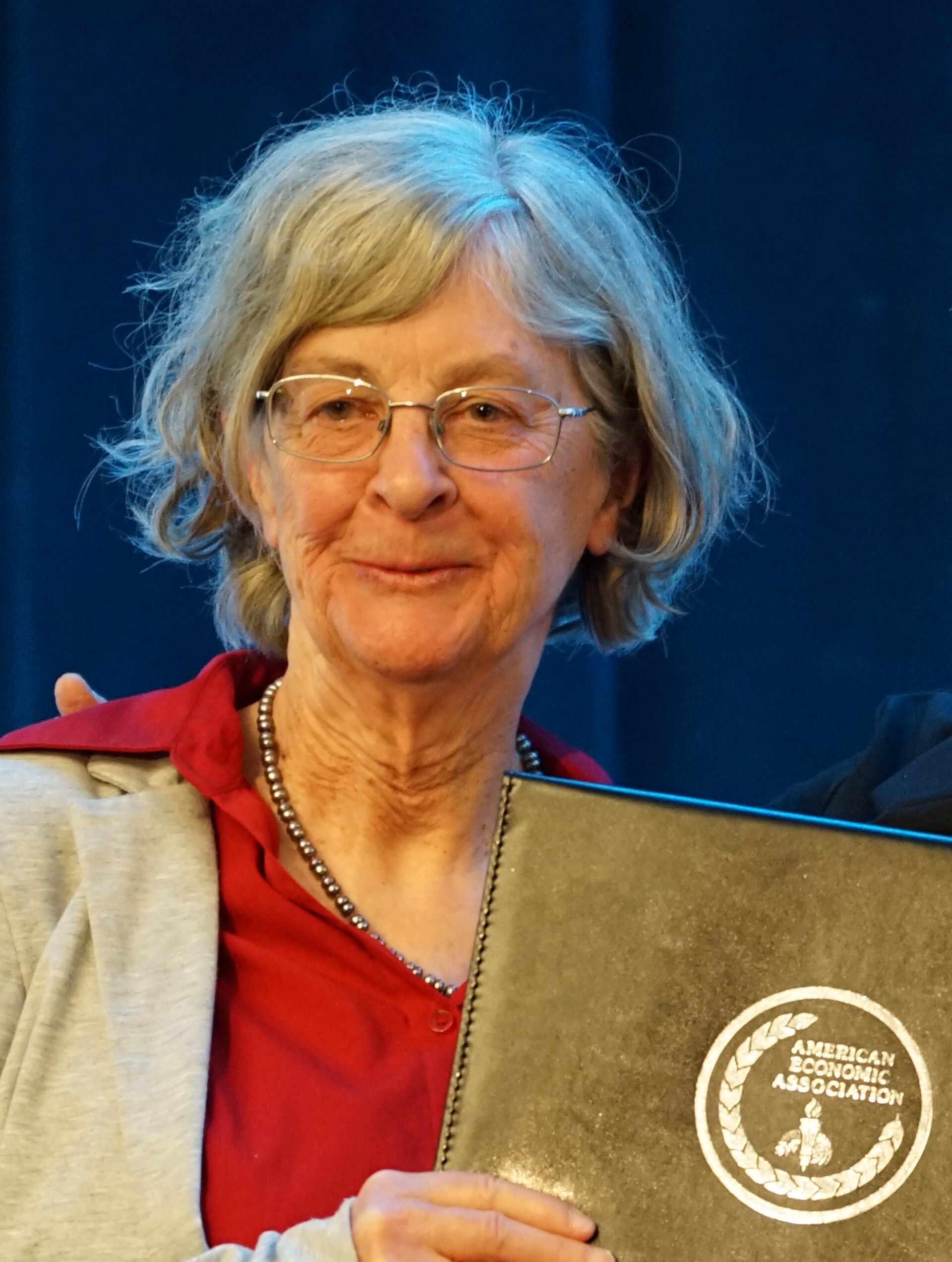 Barbara Fraumeni getting Distinguished Fellow award from Katharine Abraham at the ASSA (AEA) Annual Meeting 2026 in Philadelphia, PA