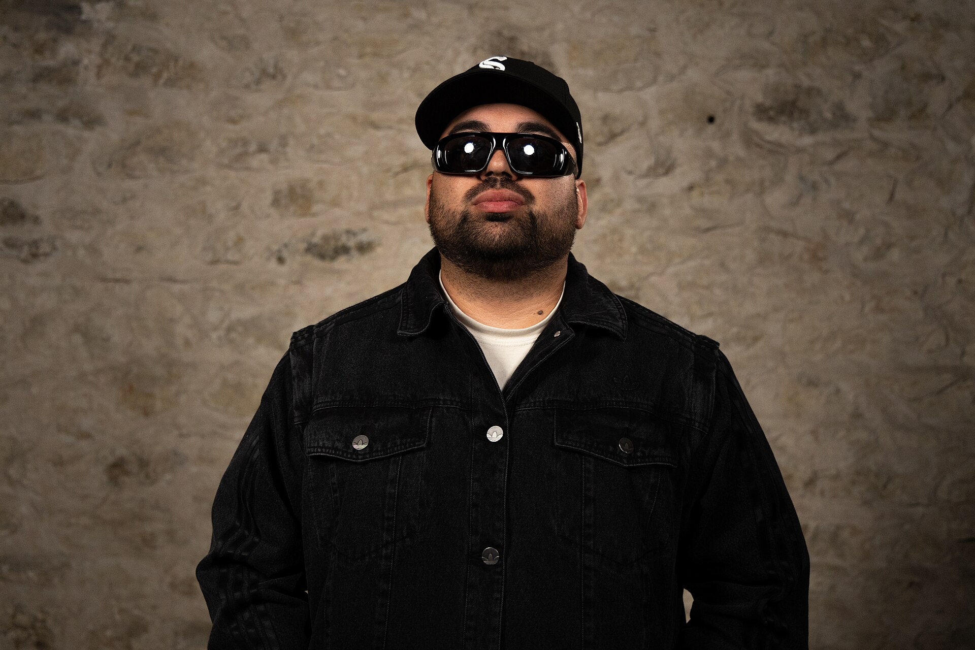 Alejandro at the WikiPortraits studio at the 2025 SXSW Festival.