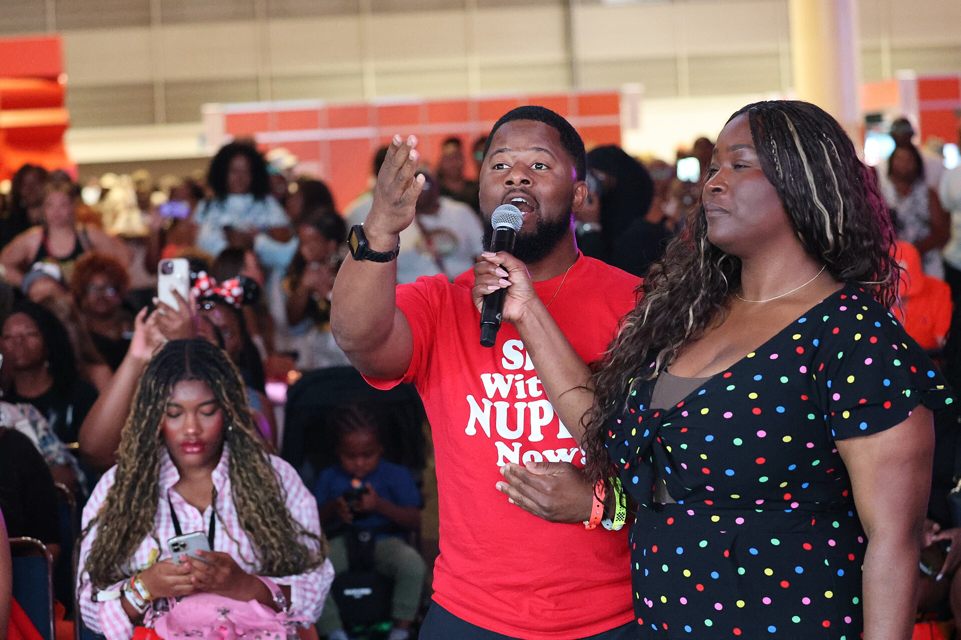 An audience member asks Erika Alexander and Kim Coles a question at Essence Fest 2025