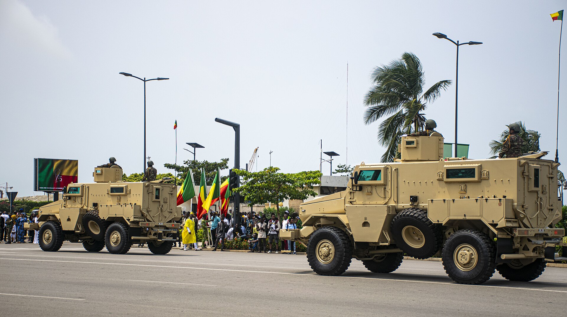 Défilé motorisé de l'armée