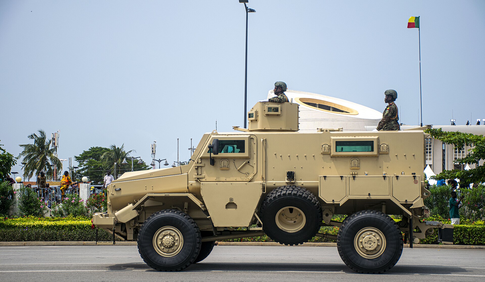 Défilé motorisé de l'armée