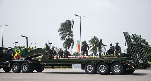 Défilé motorisé de l'armée