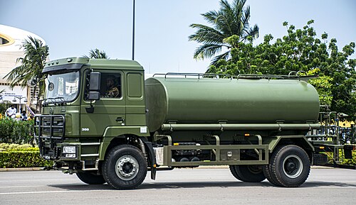 Défilé motorisé de l'armée