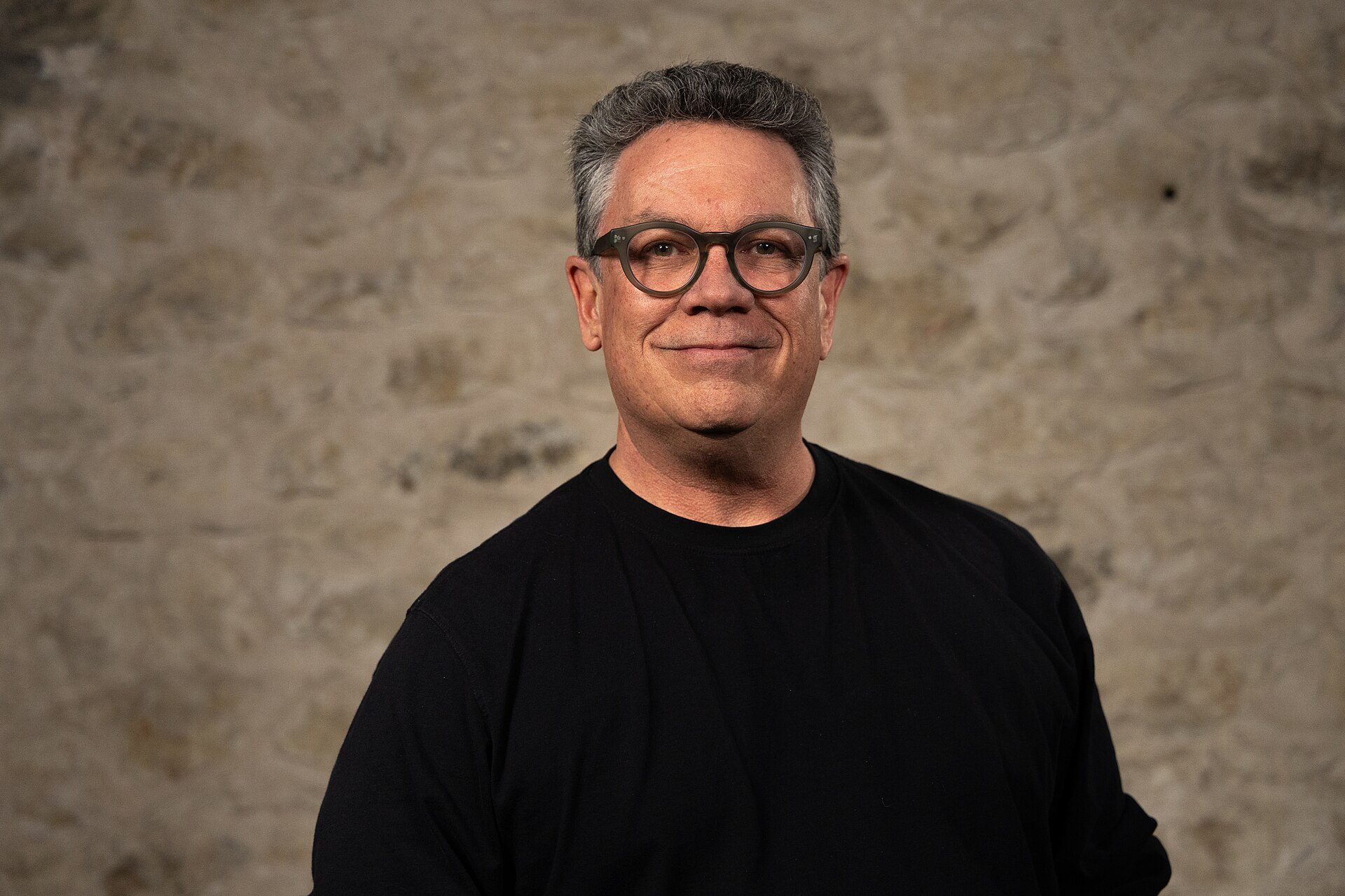 Bill Adair, Knight Professor of the Practice of Journalism and Public Policy- PolitiFact founder, at the WikiPortraits studio at the 2025 SXSW Festival.