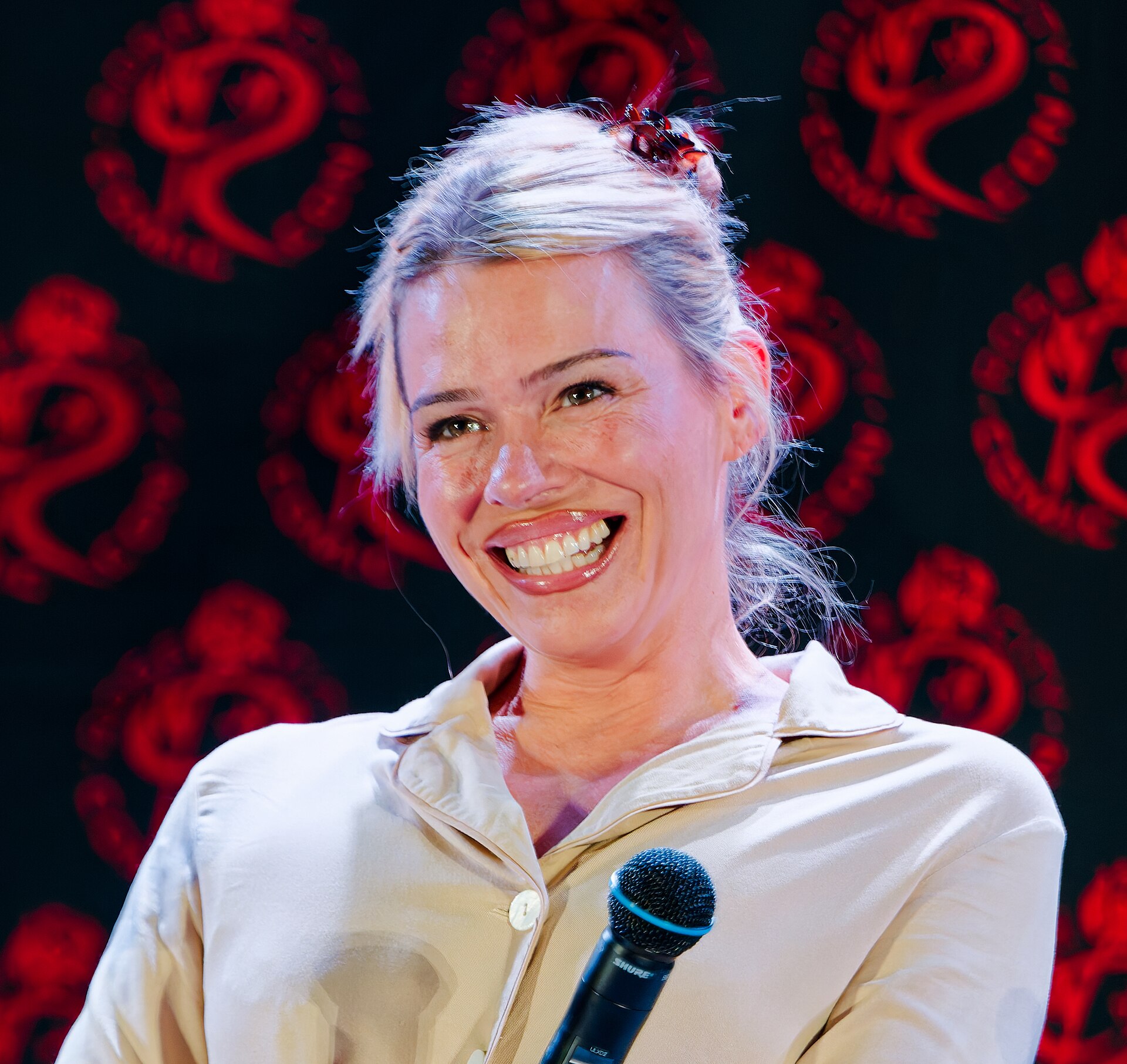 Billie Piper on the main stage at Rose City Comic Con