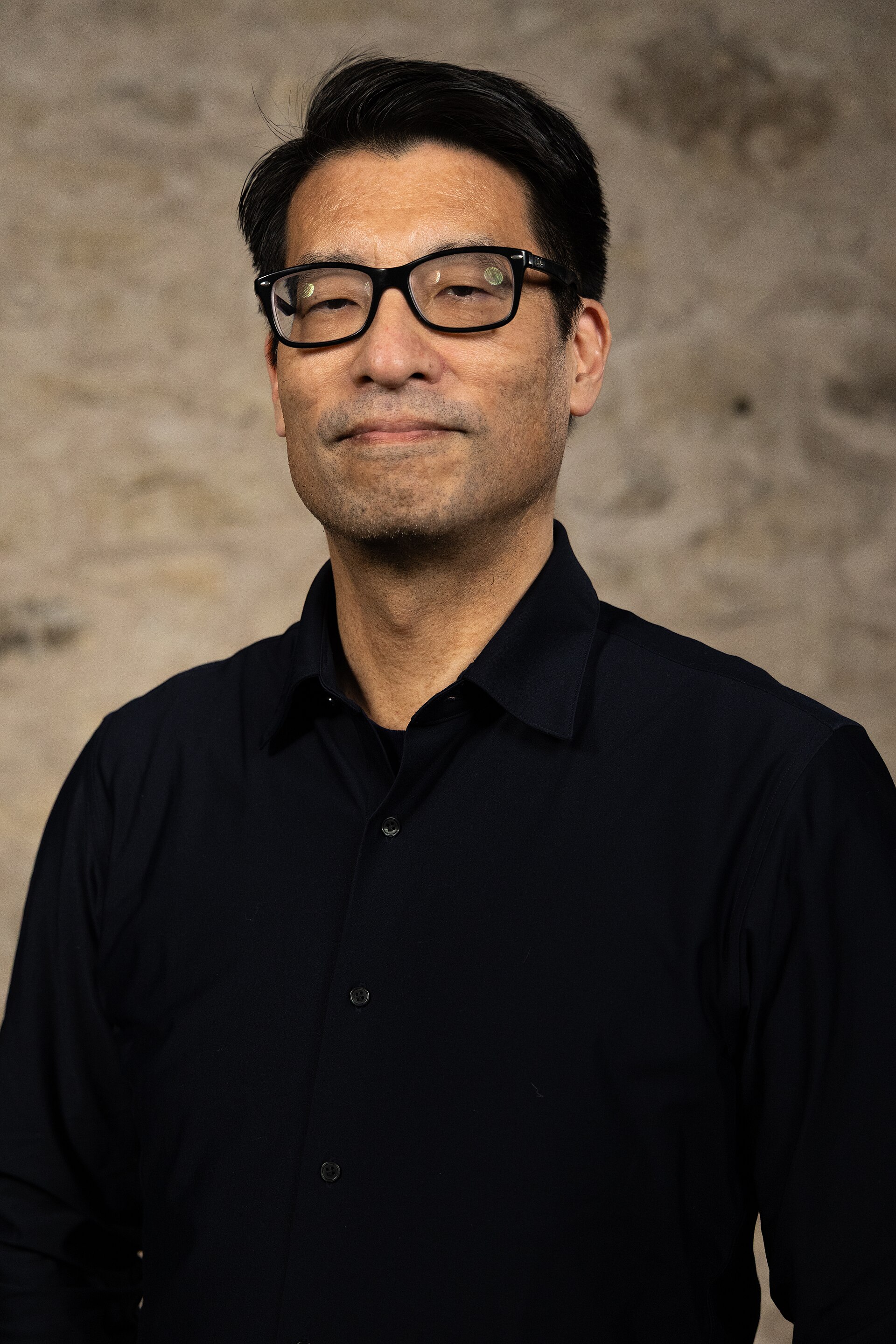 Bruce Y. Lee, Professor and Executive Director, Center for Advanced Technology and Communication in Health (CATCH), AIMINGS, and PHICOR at the City University of New York; Senior Contributor, Forbes, at the WikiPortraits studio at the 2025 SXSW Festival.