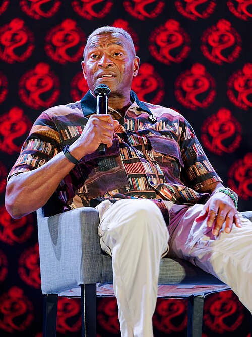 Carl Lumbly on the main stage at Rose City Comic Con