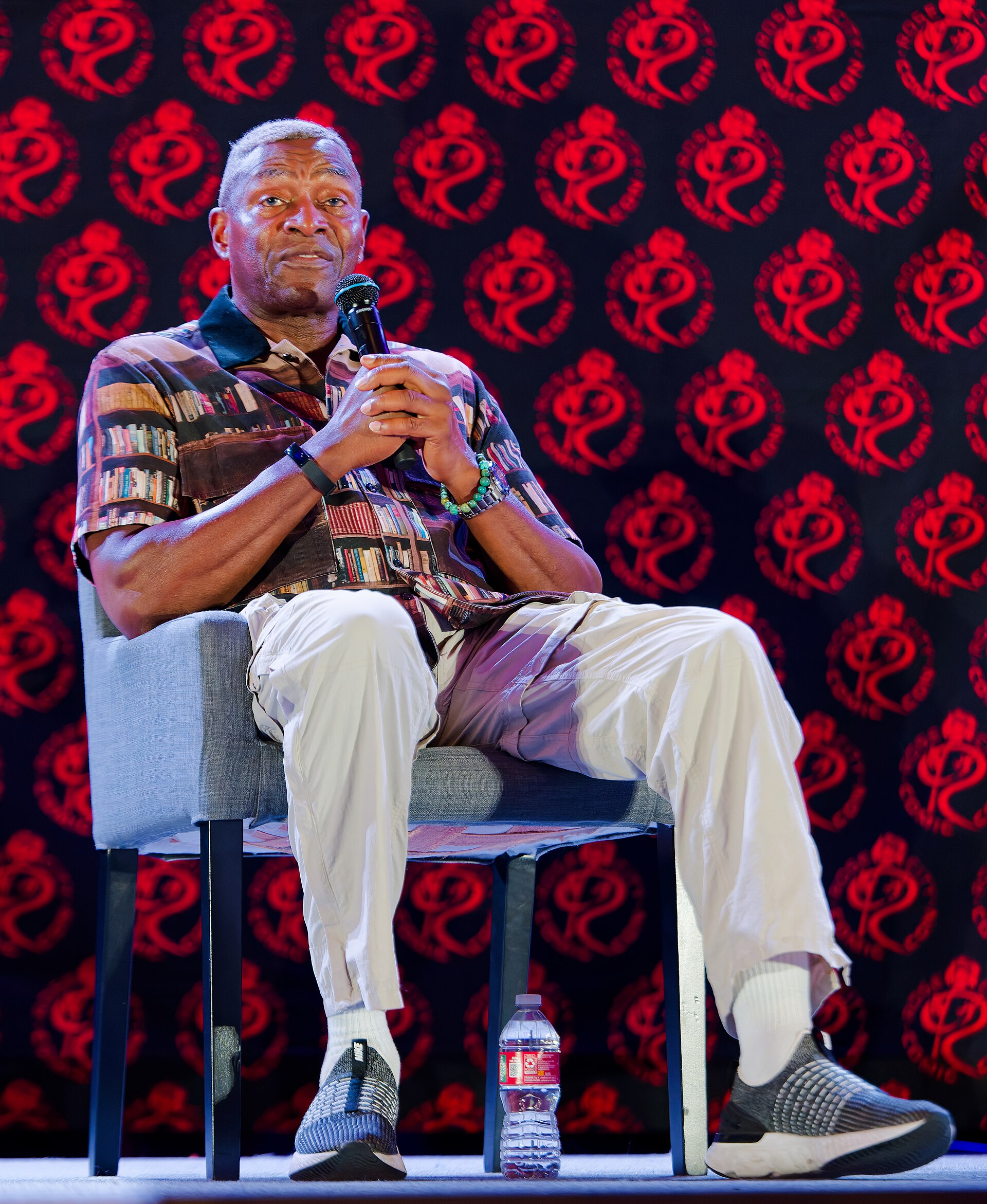 Carl Lumbly on the main stage at Rose City Comic Con