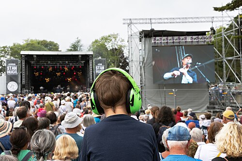Festival goers watch Carlos Núñez at Festival du chant de marin of Paimpol (France), August 2025