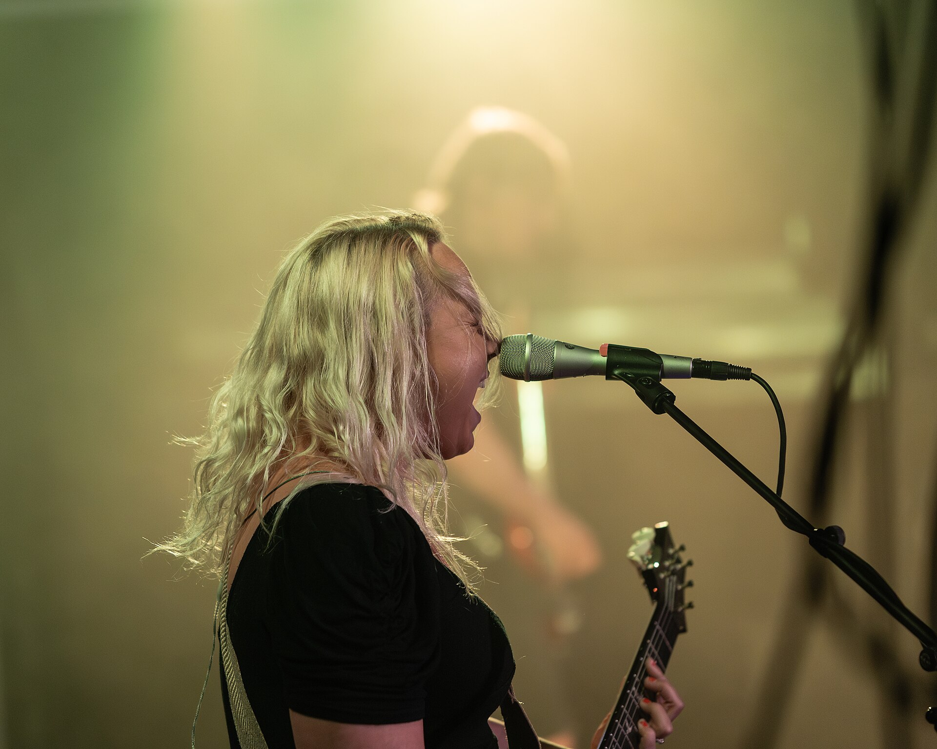 Chantel McGregor performs at Chinnerys on Southend-on-Sea, 4 June 2025