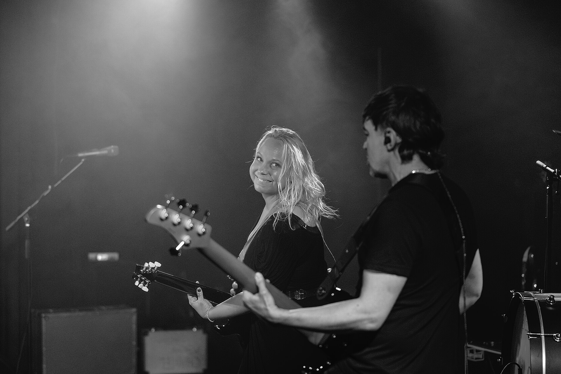 Chantel McGregor performs at Chinnerys on Southend-on-Sea, 4 June 2025