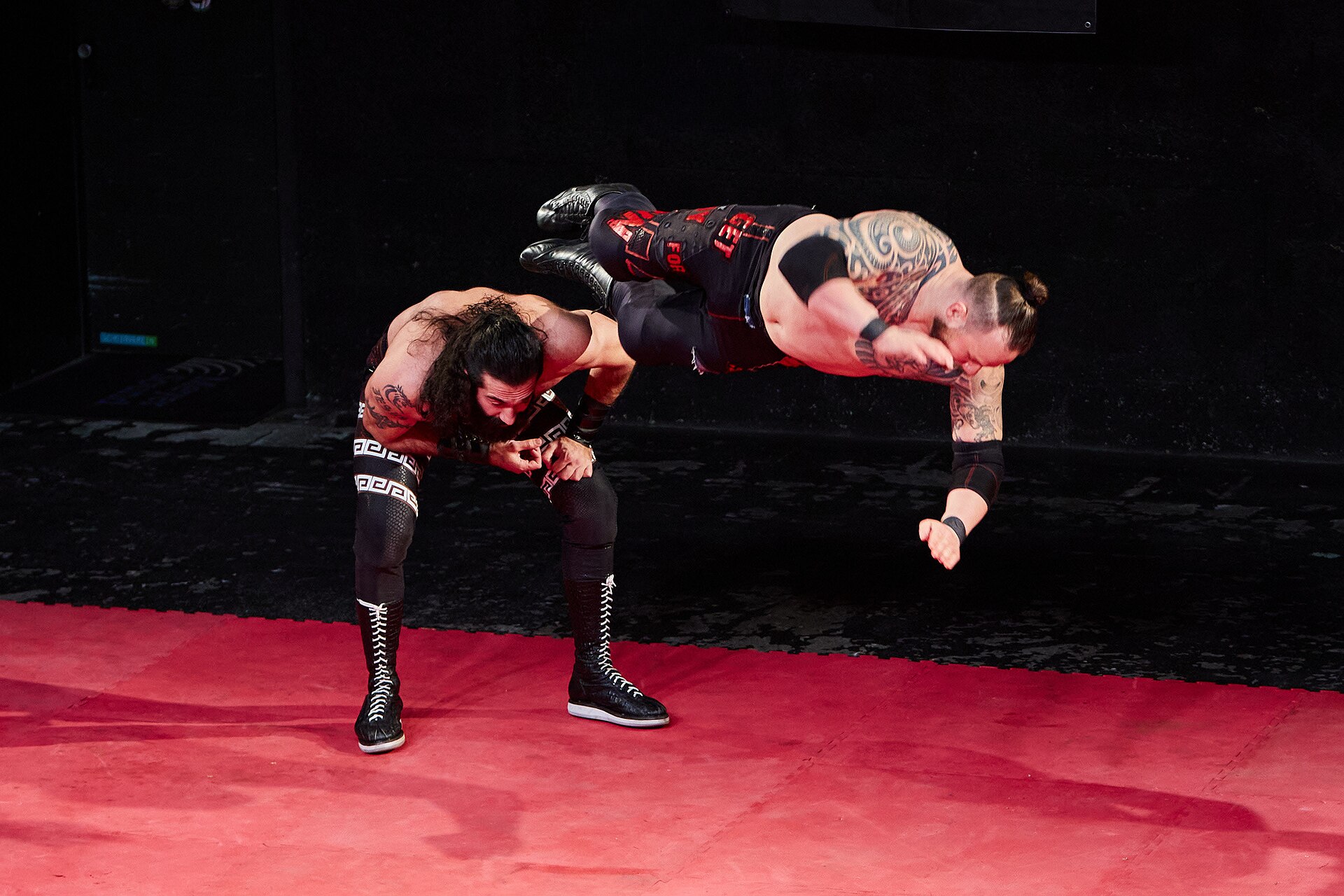 Christmas Brawl 2025, in Arena, Vienna, Wrestling Match, Khoukaz vs Pain 007