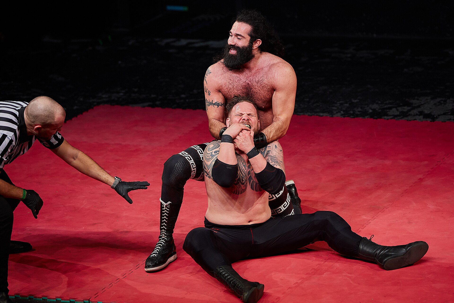 Christmas Brawl 2025, in Arena, Vienna, Wrestling Match, Khoukaz vs Pain 014