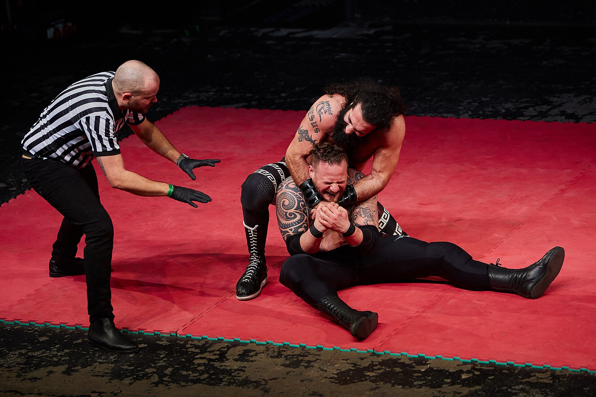 Christmas Brawl 2025, in Arena, Vienna, Wrestling Match, Khoukaz vs Pain 015