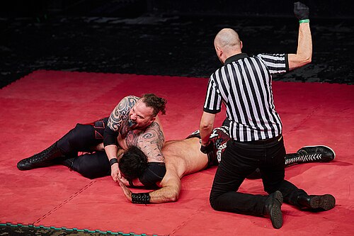 Christmas Brawl 2025, in Arena, Vienna, Wrestling Match, Khoukaz vs Pain 019