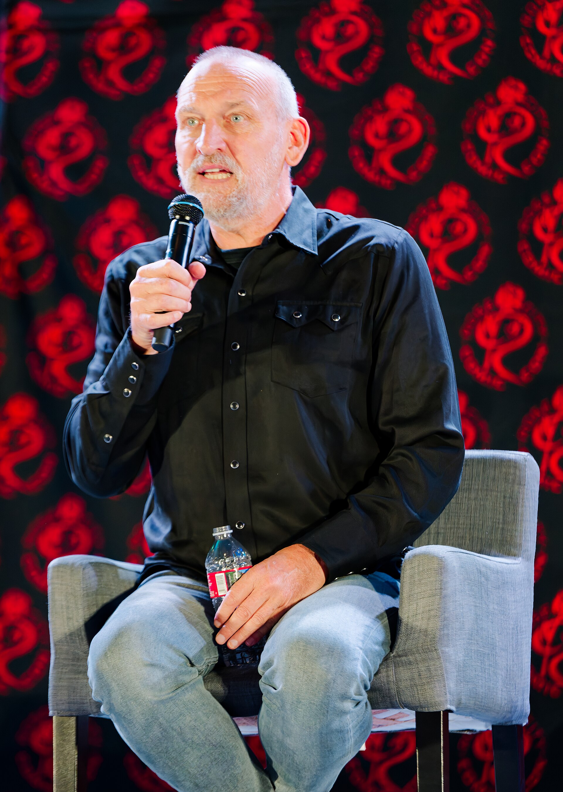 Christopher Eccleston on the main stage at Rose City Comic Con