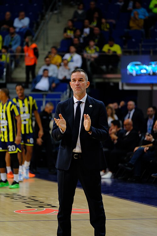 Daniele Parente Virtus Pallacanestro Bologna Euroleague 20251125