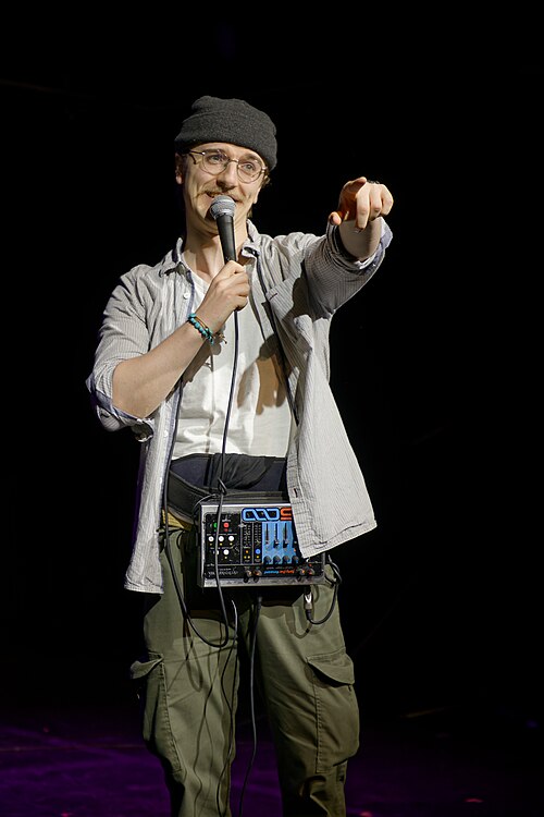 Dru Cripps, performer, at the 2024 Edinburgh Festival Fringe in the show, Fast Fringe.