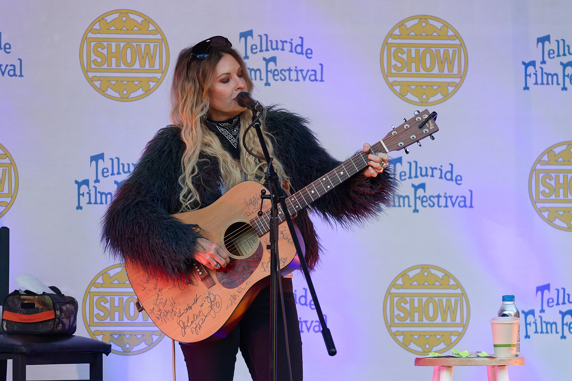 Elizabeth Cook performing at the 2024 Telluride Film Festival.