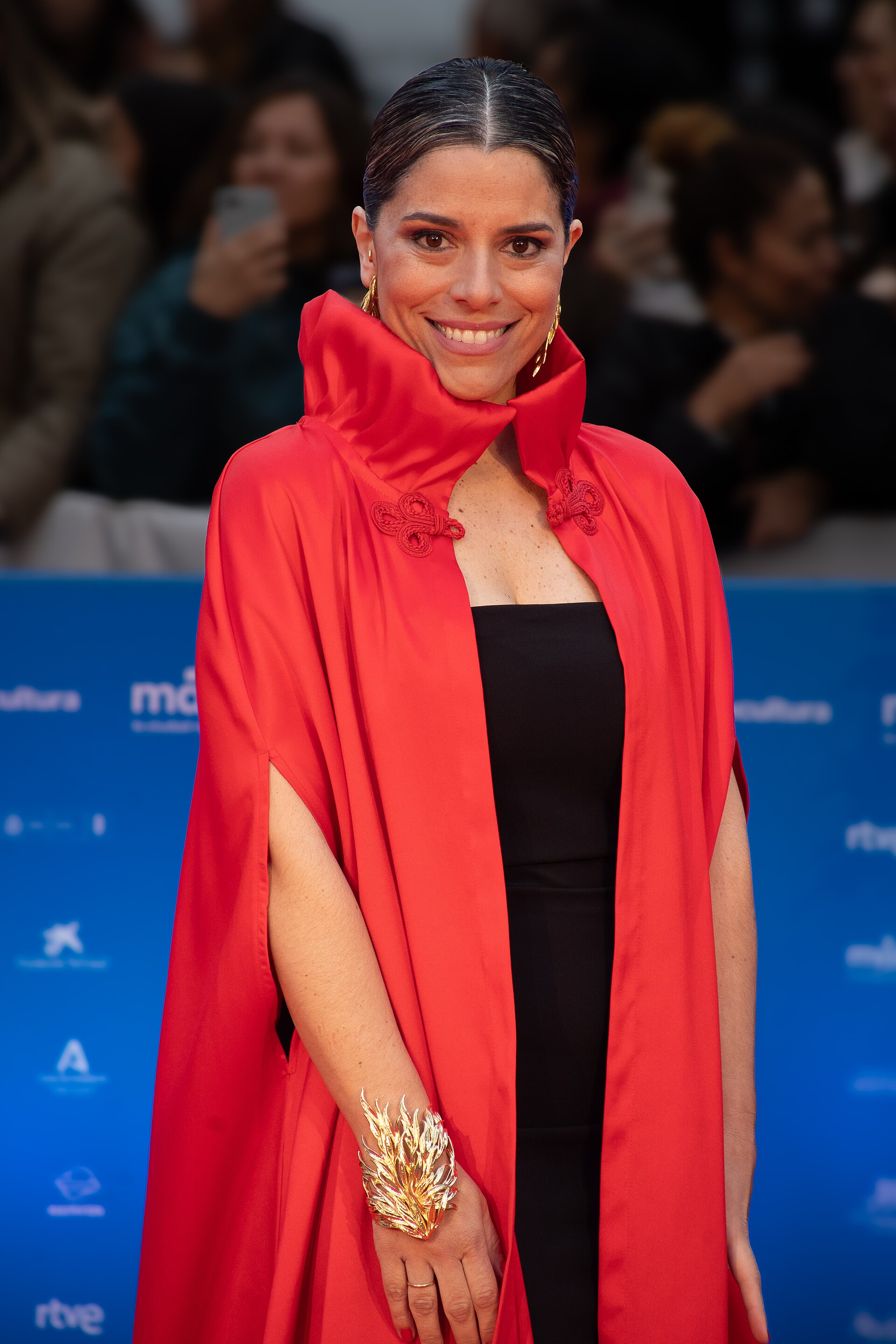 Celia Bermejo en la alfombra roja del Festival de Málaga 2024 frente al Teatro Cervantes