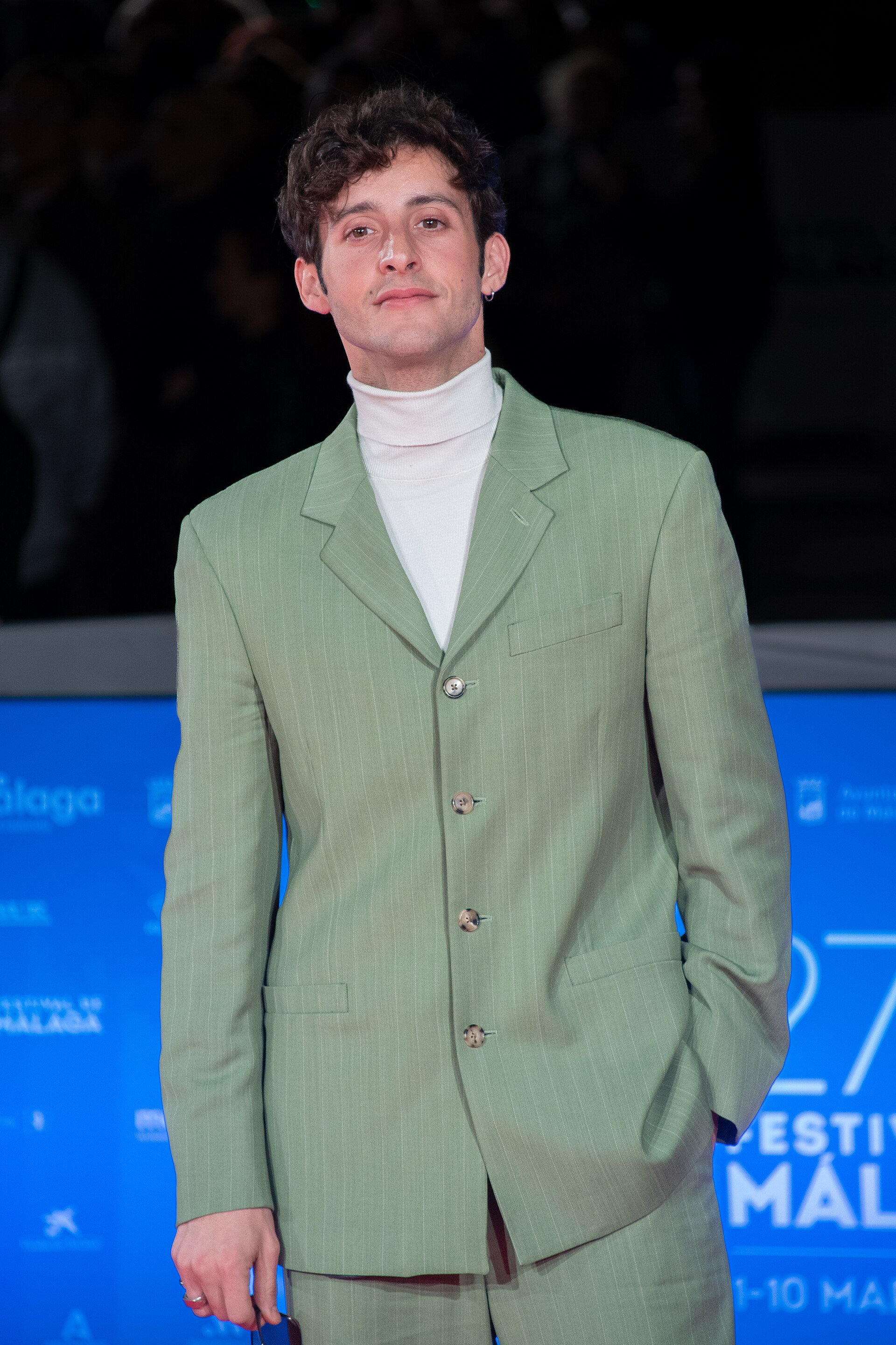 Daniel Ibáñez en la alfombra roja del Festival de Málaga 2024 frente al Teatro Cervantes