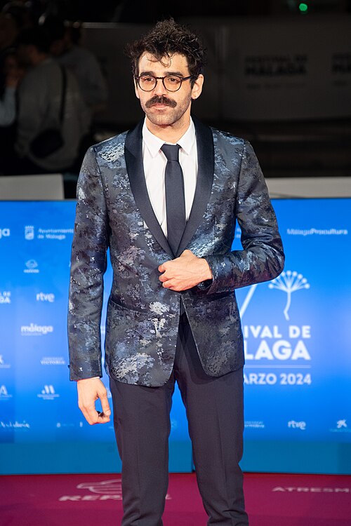 David Verdaguer en la alfombra roja del Festival de Málaga 2024 frente al Teatro Cervantes