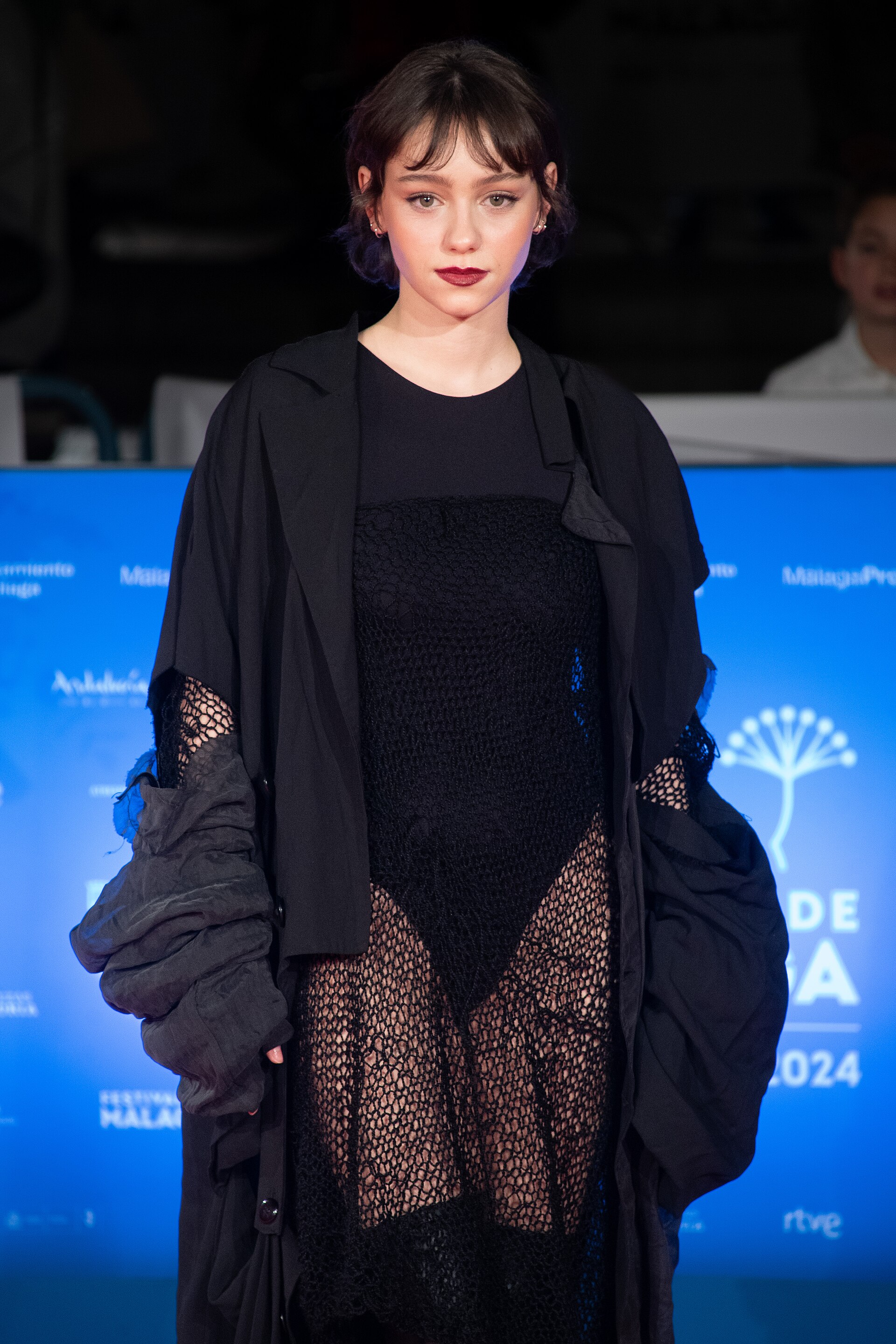 María Romanillos en la alfombra roja del Festival de Málaga 2024 frente al Teatro Cervantes