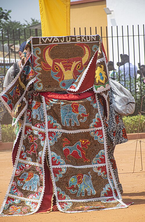 Cérémonie egungun à la place Migan
