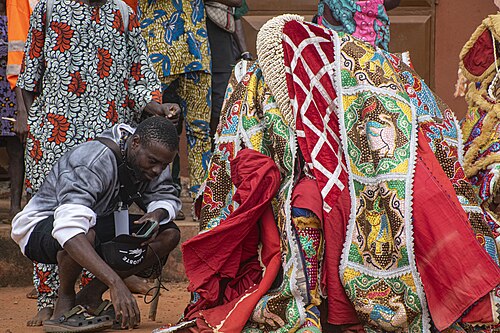 Cérémonie egungun à la place Migan