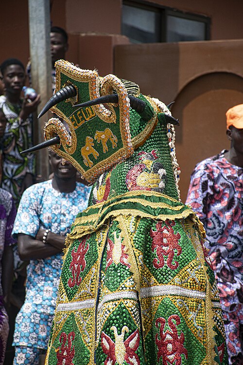 Cérémonie egungun à la place Migan