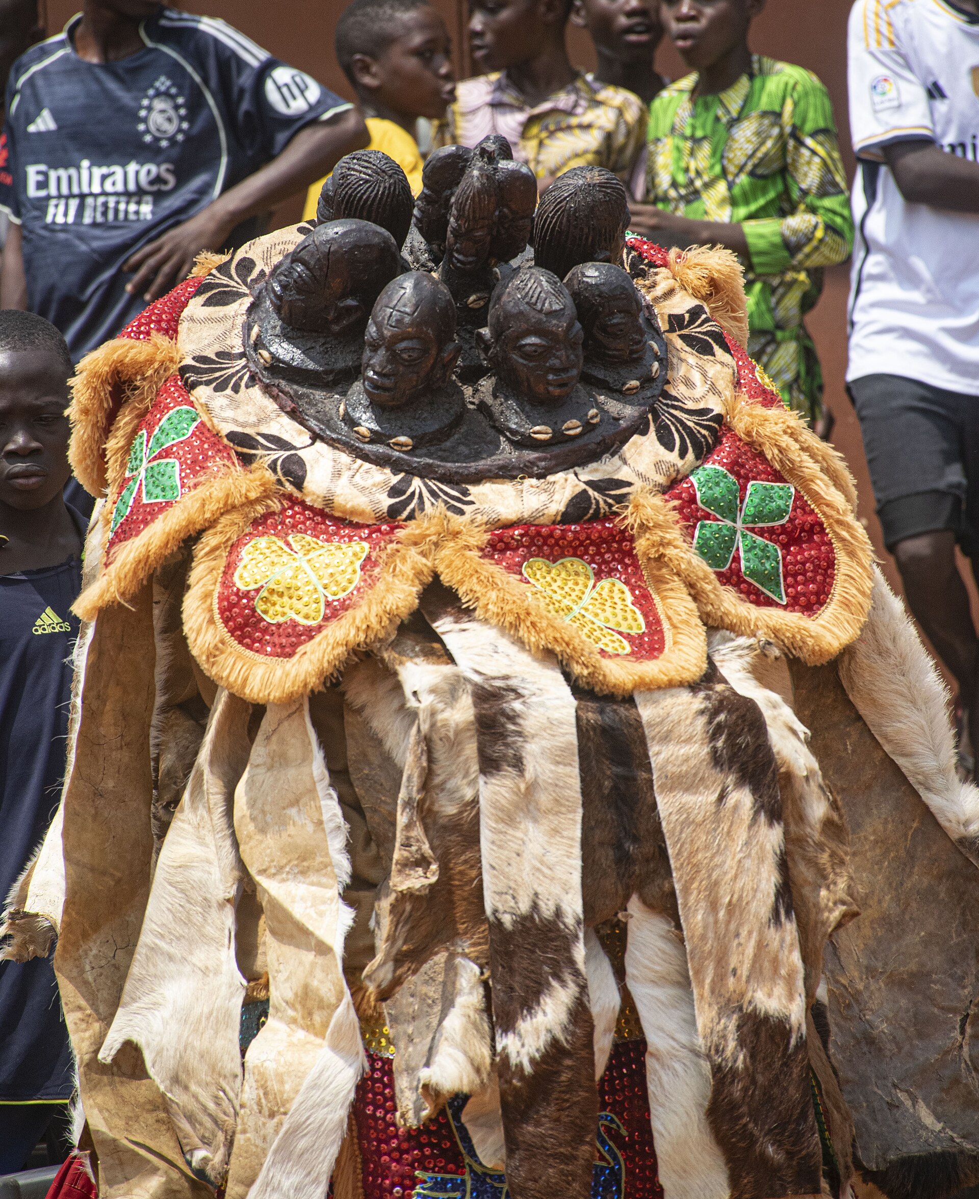 Cérémonie egungun à la place Migan