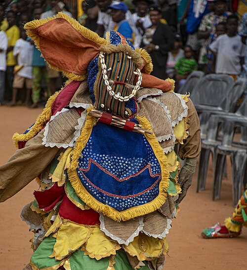Cérémonie egungun à la place Migan