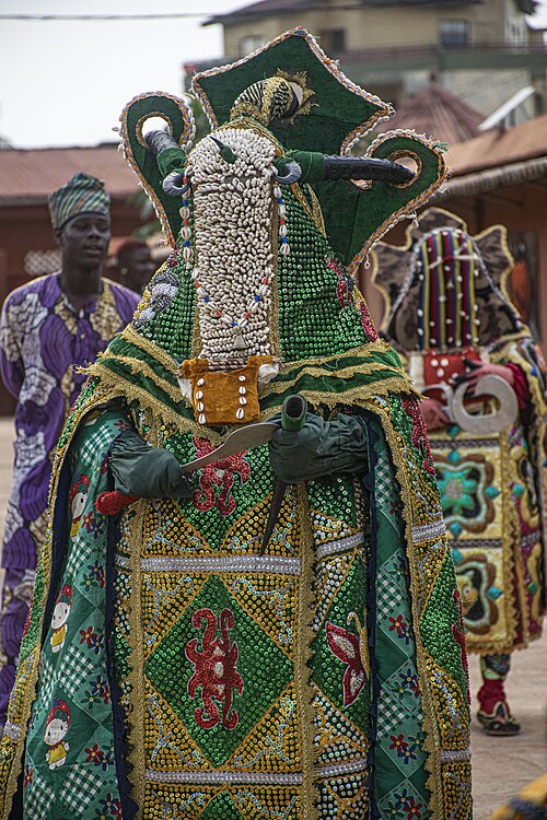 Cérémonie egungun à la place Migan