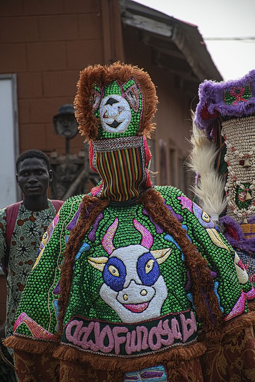 Cérémonie egungun à la place Migan