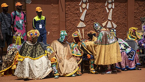 Cérémonie egungun à la place Migan