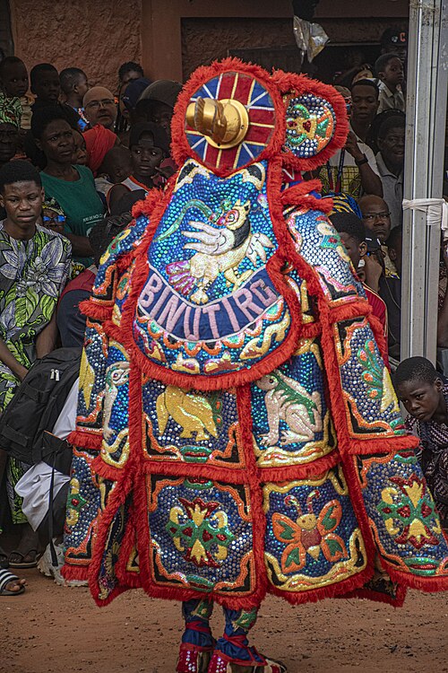 Cérémonie egungun à la place Migan