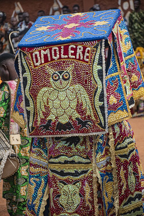 Cérémonie egungun à la place Migan