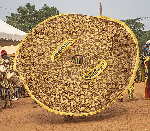 Cérémonie egungun à la place Migan