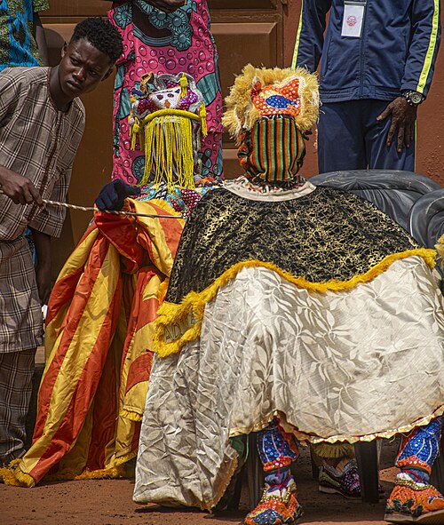 Cérémonie egungun à la place Migan