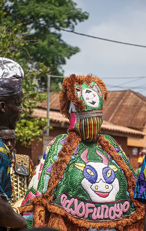 Cérémonie egungun à la place Migan