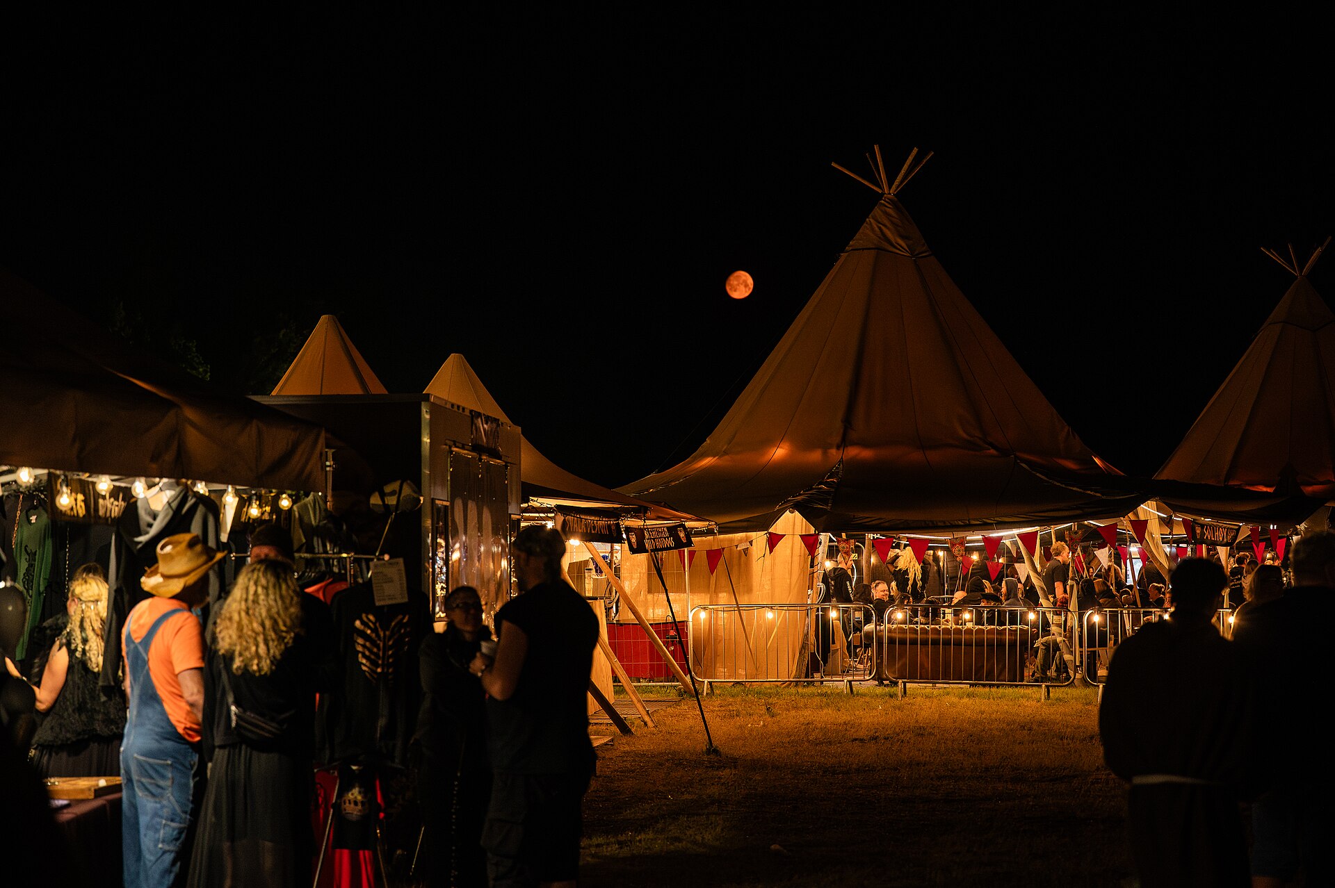 The full moon over the "Kaupangr" market area at Midgardsblot 2024