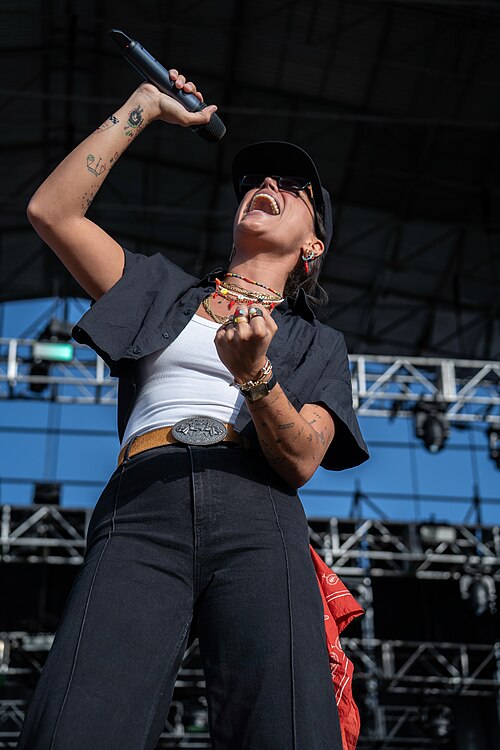 Marlena on stage of Galaxy Sound 2025 in Malaga