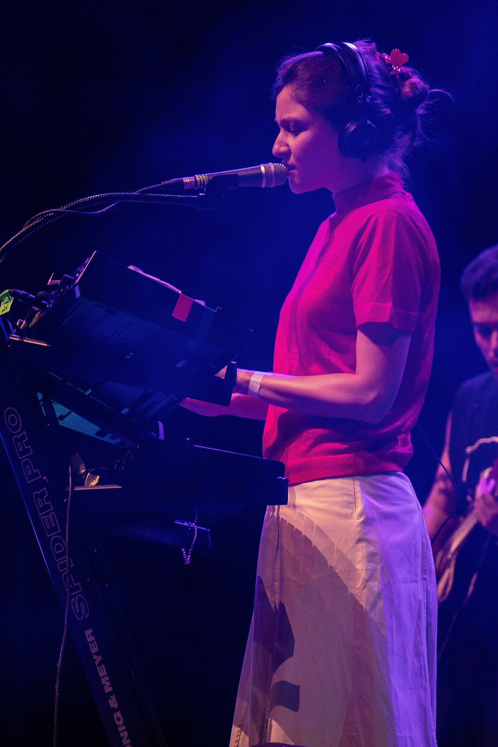 Niña Polaca on stage of Galaxy Sound 2025 in Malaga