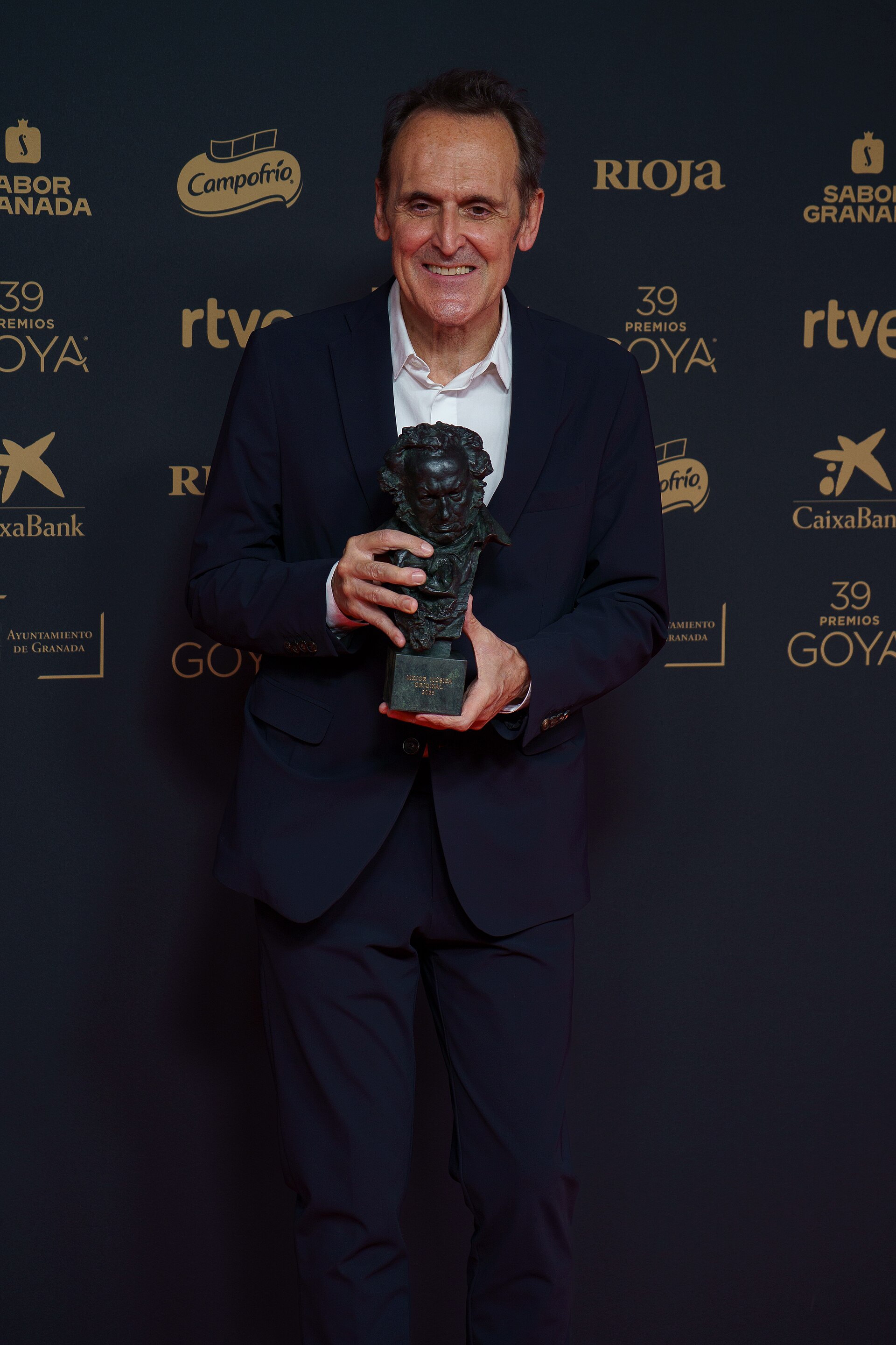 Alberto Iglesias on the red carpet of the Goya Awards held in Granada in 2025