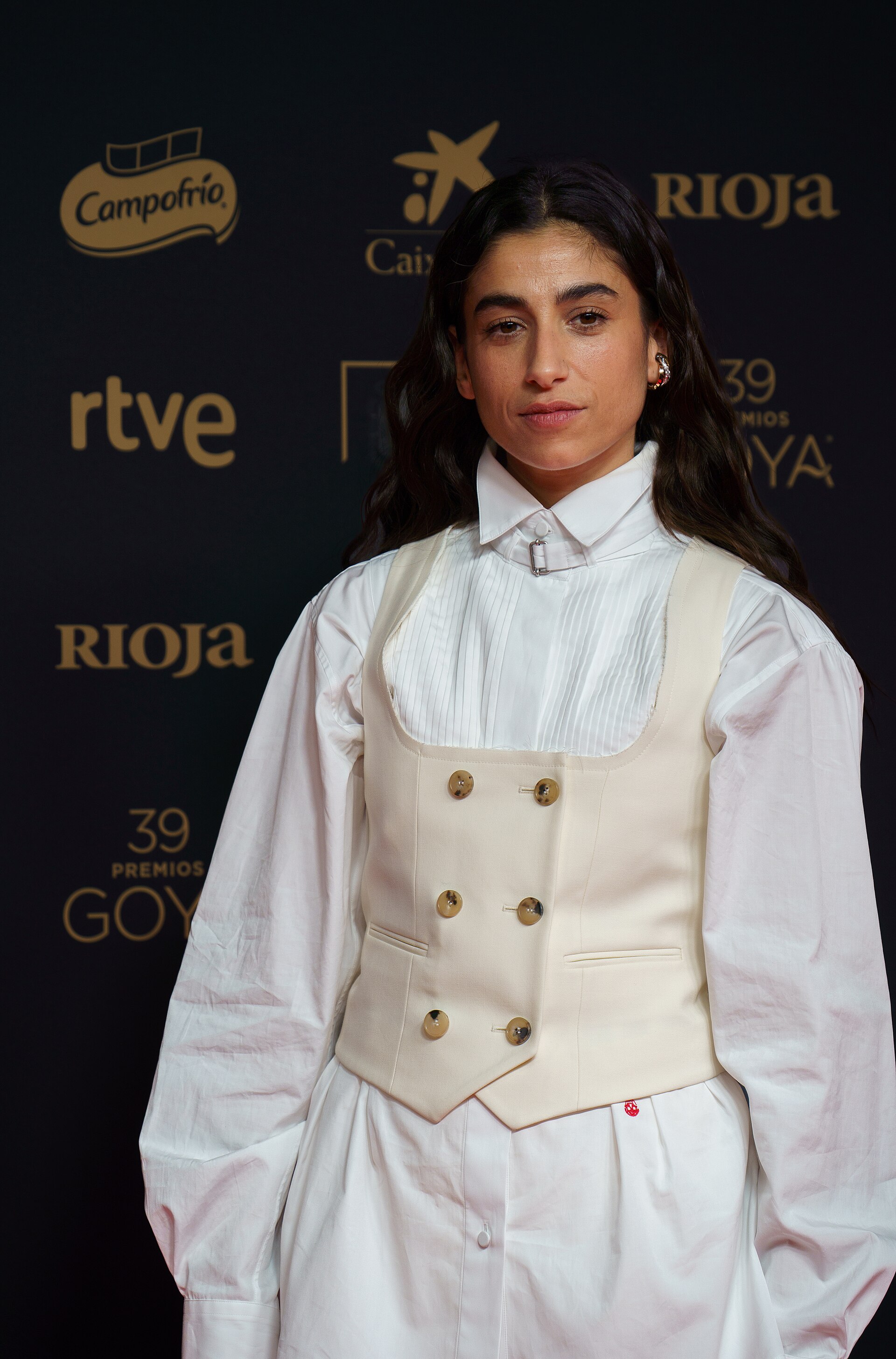 Carolina Yuste en la alfombra roja de los Premios Goya celebrados en Granada en 2025