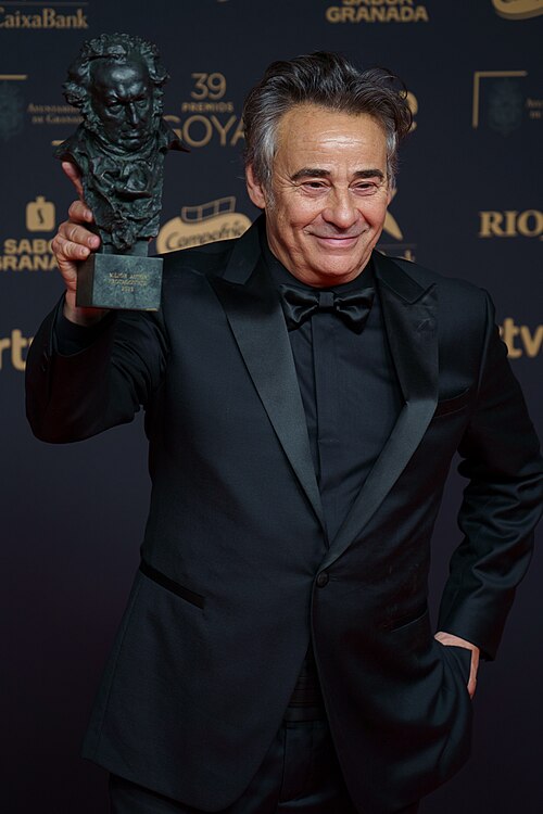 Eduard Fernández on the red carpet of the Goya Awards held in Granada in 2025