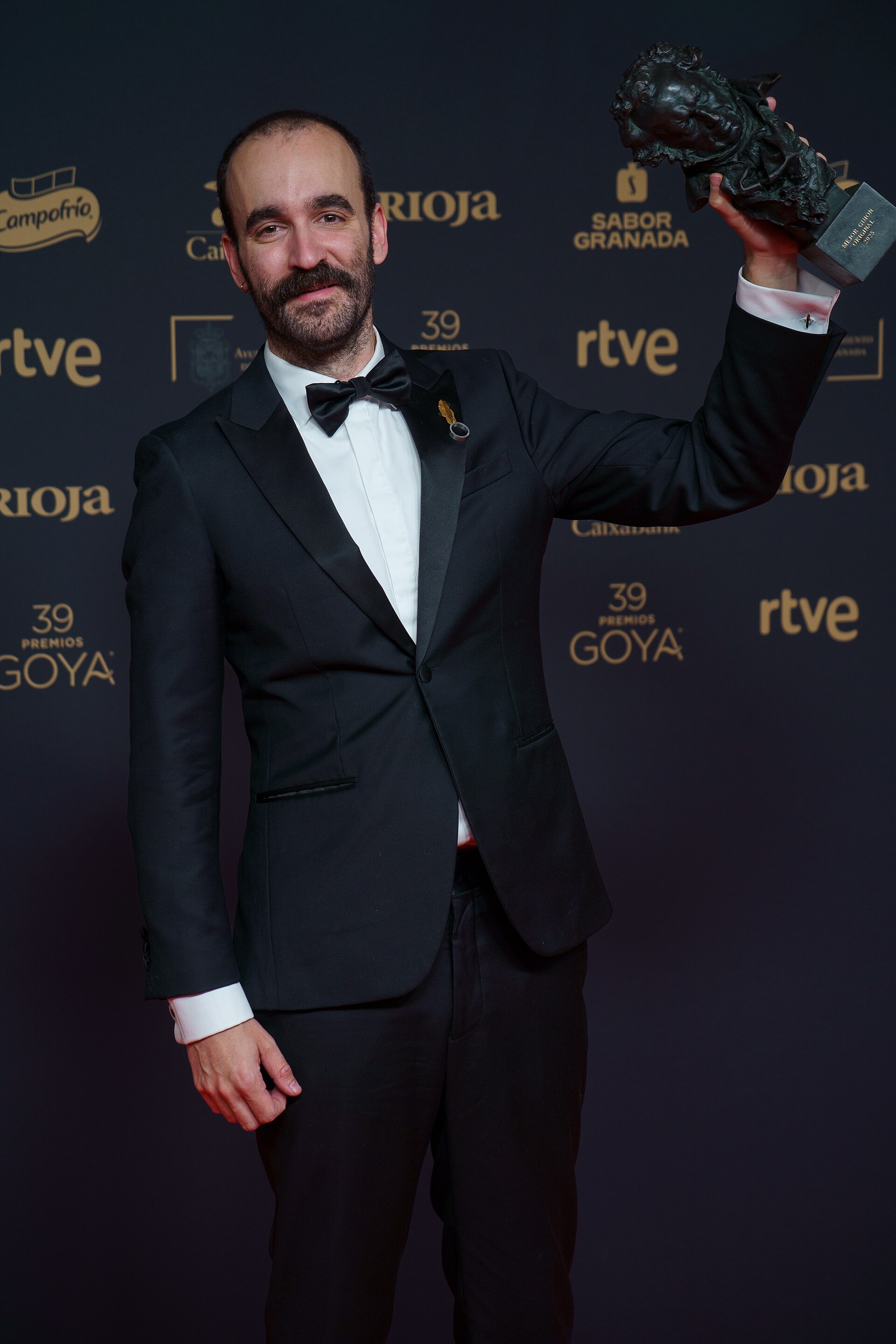Eduard Sola on the red carpet of the Goya Awards held in Granada in 2025