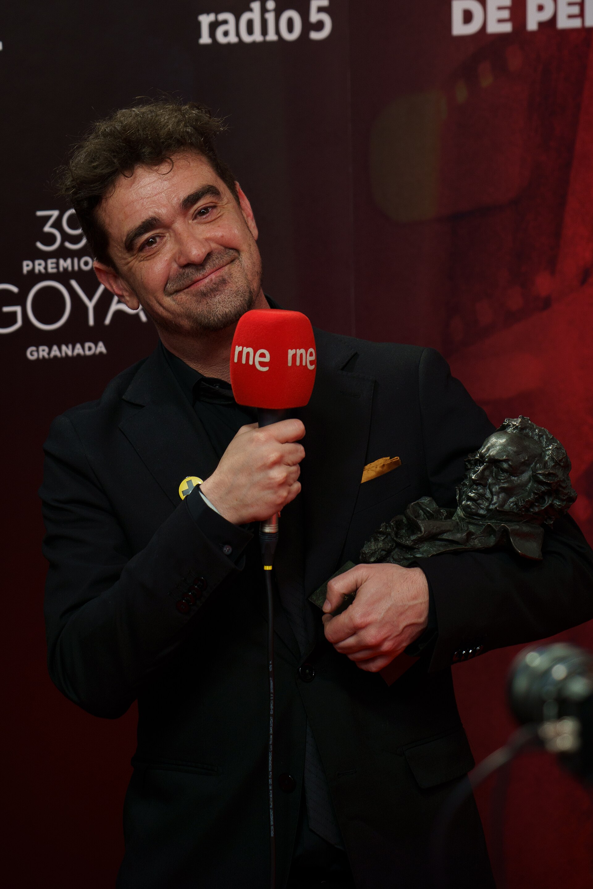 Javi Frutos on the red carpet of the Goya Awards held in Granada in 2025